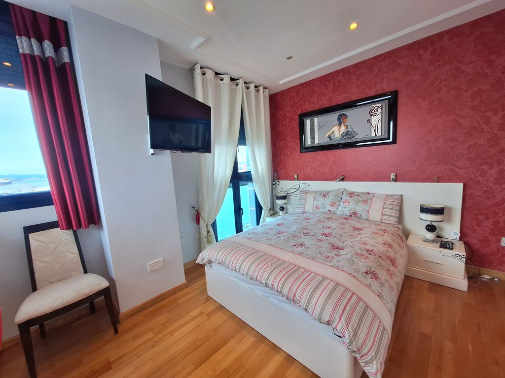 Property photo 2 of 58