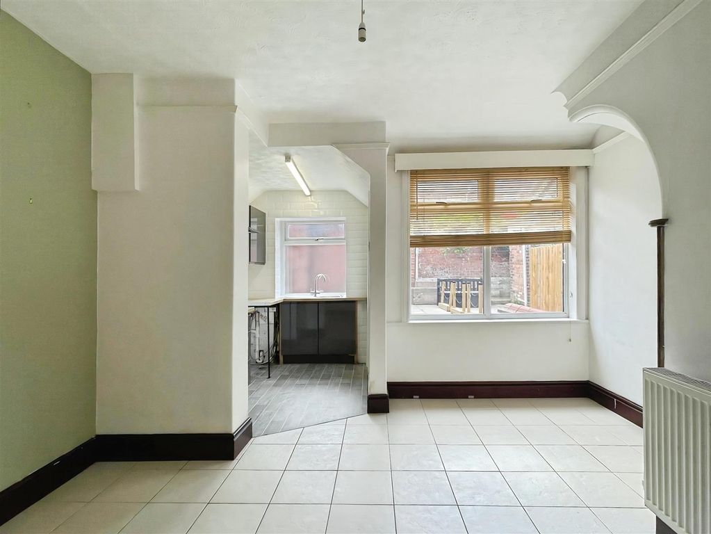 Property photo 3 of 19 Dining Room