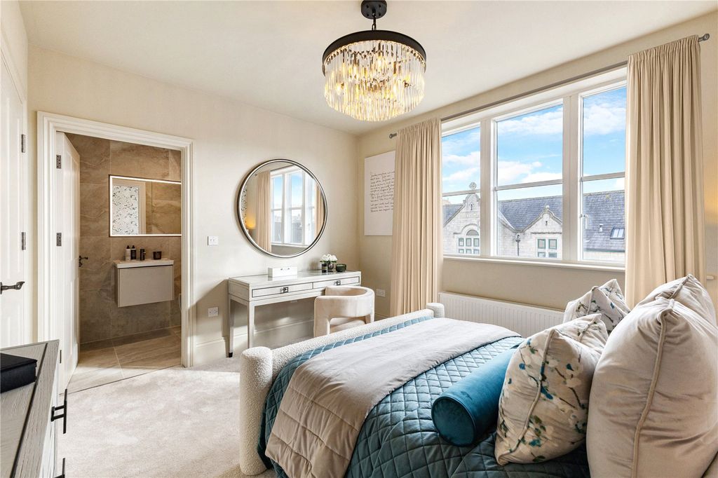 Property photo 2 of 16 Bath Press Townhouse