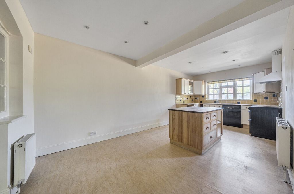 Property photo 2 of 16 1318404-1-6866497...