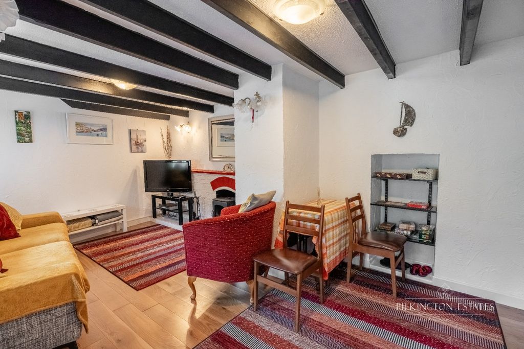 Property photo 3 of 9 4935953