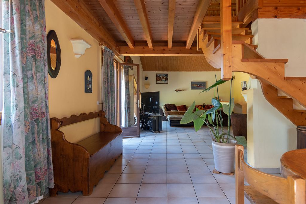 Property photo 3 of 7
