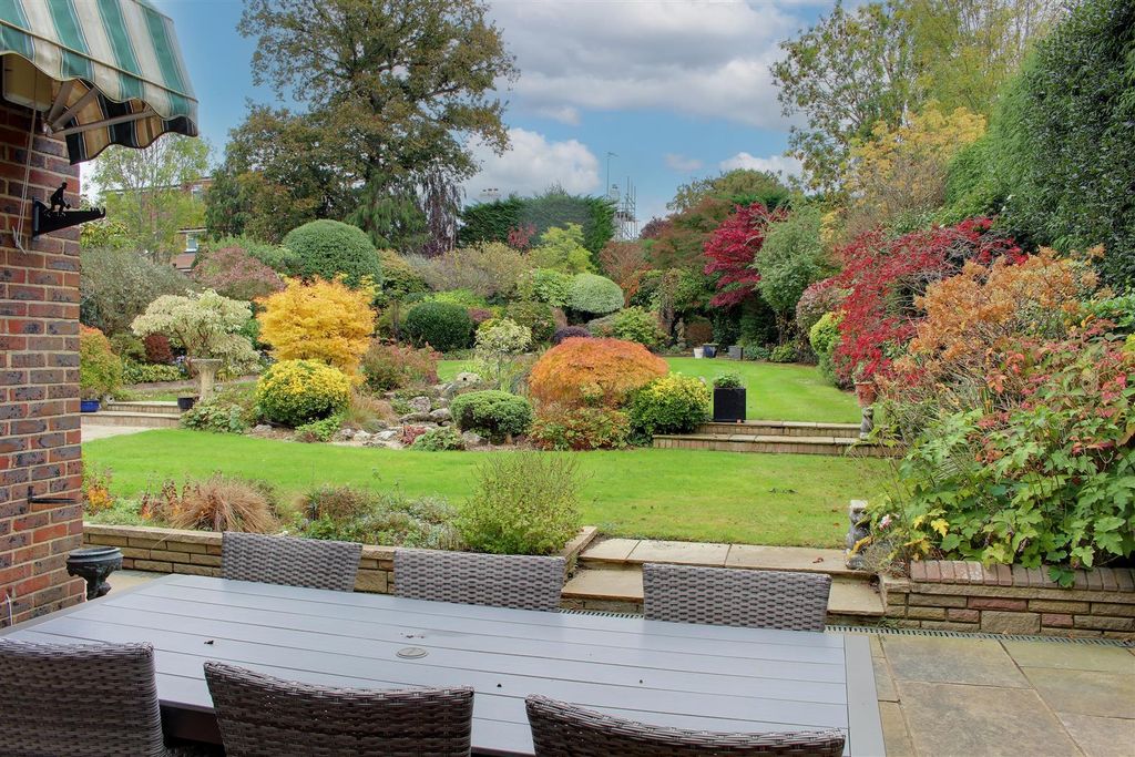 Additional image 24 of 4 bed detached house for saleBrookmans Avenue, Brookmans Park AL9