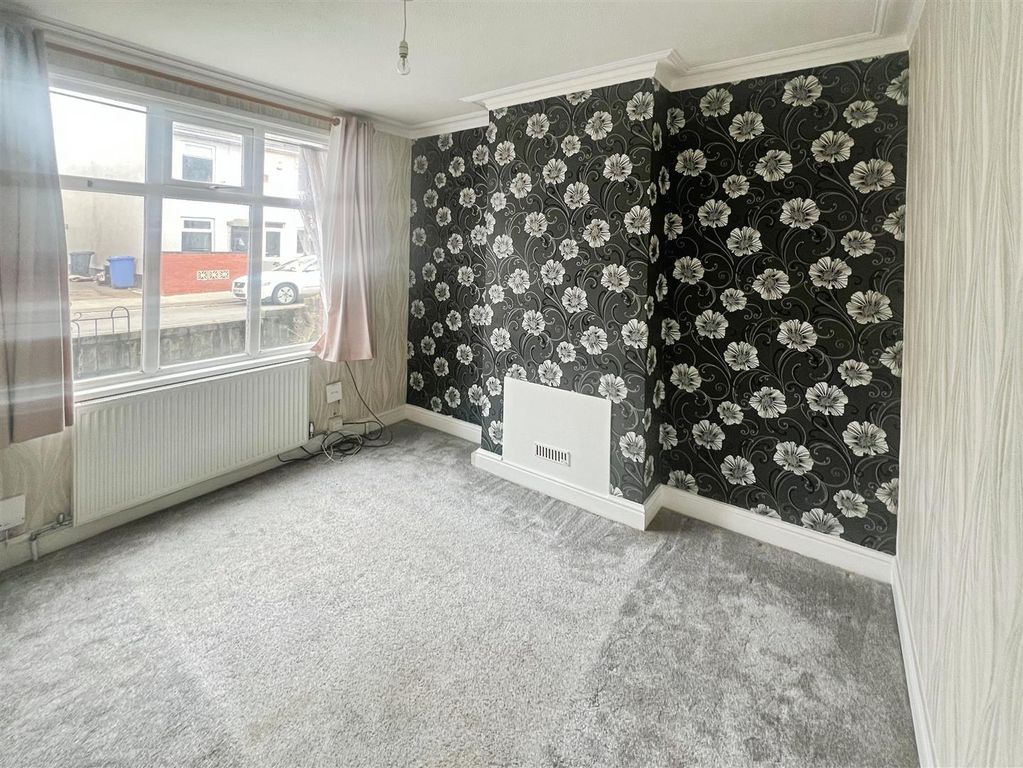 Property photo 2 of 9 Living Room