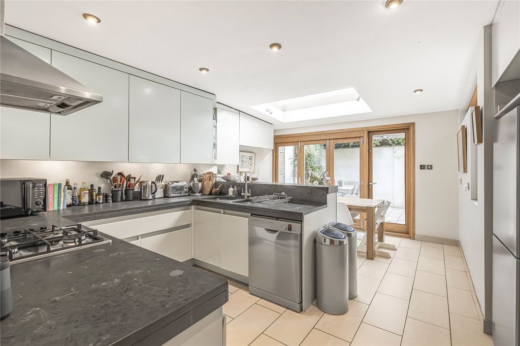Property photo 3 of 15 Kitchen