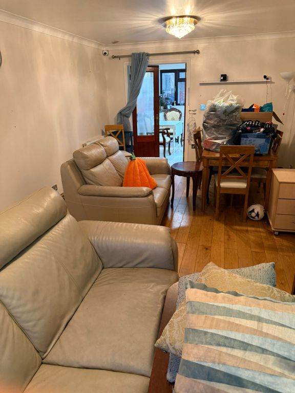 Property photo 3 of 9 Gallery