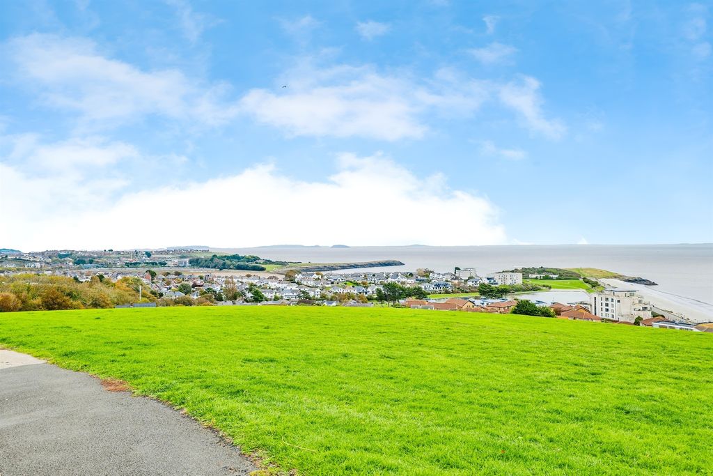 Property photo 2 of 21