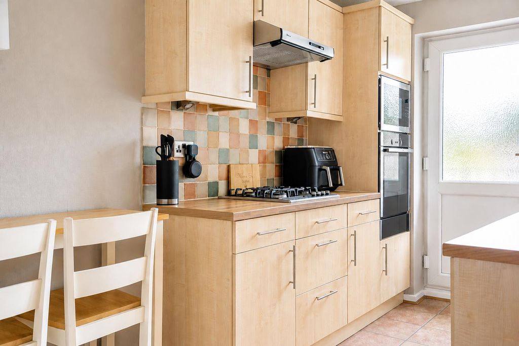 Property photo 2 of 11 Kitchen
