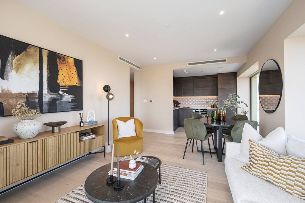 Property photo 2 of 8