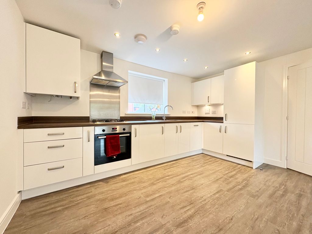 Property photo 2 of 9 Kitchen