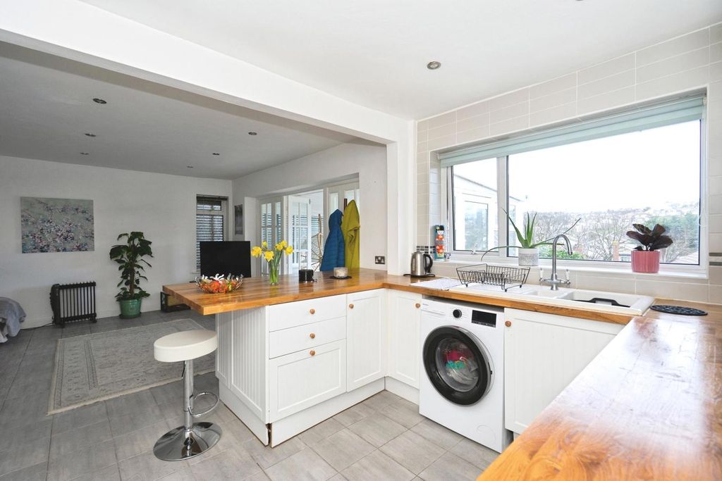 Property photo 3 of 30 Kitchen