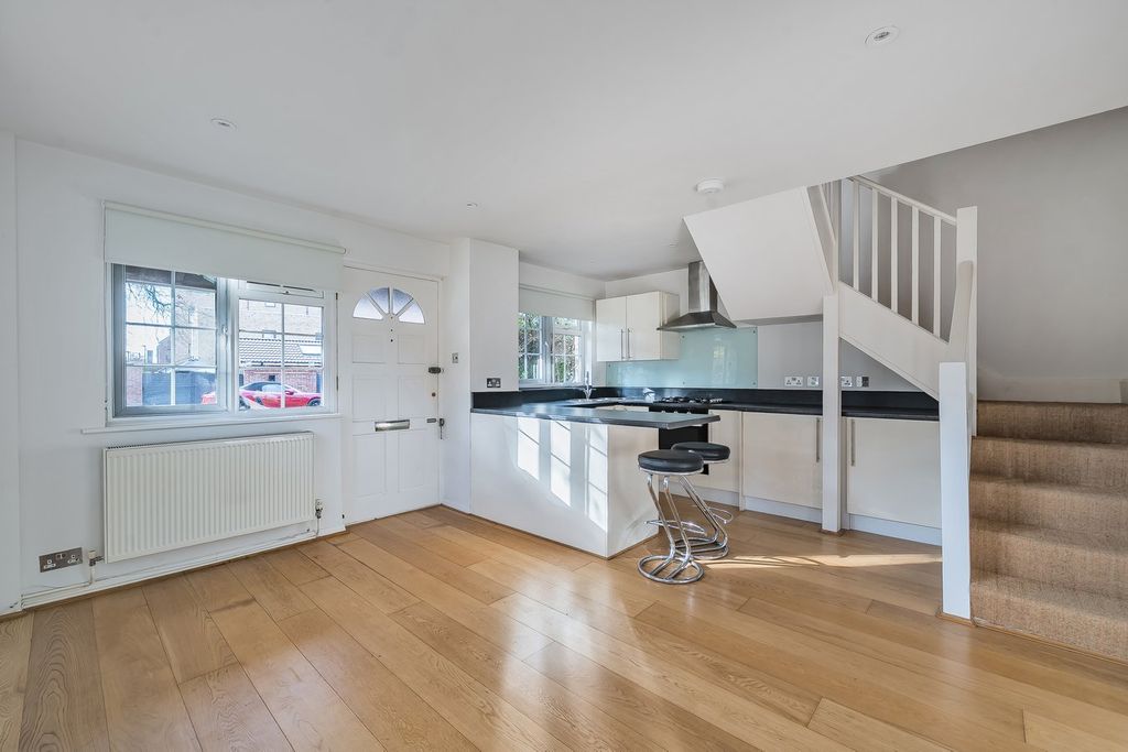 Property photo 2 of 8