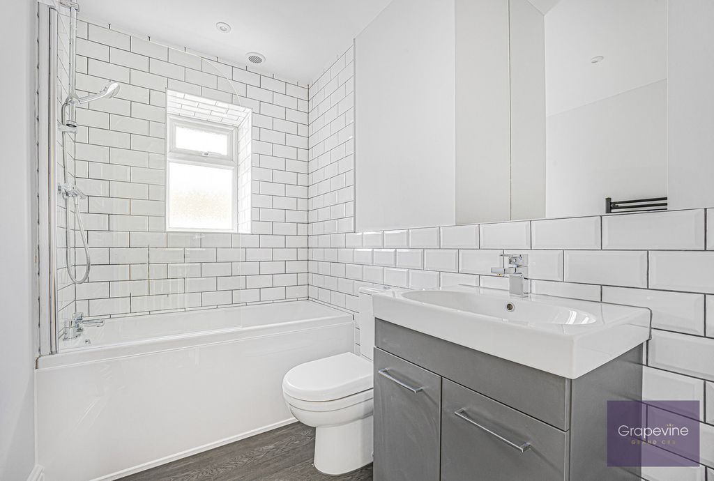 Property photo 2 of 27