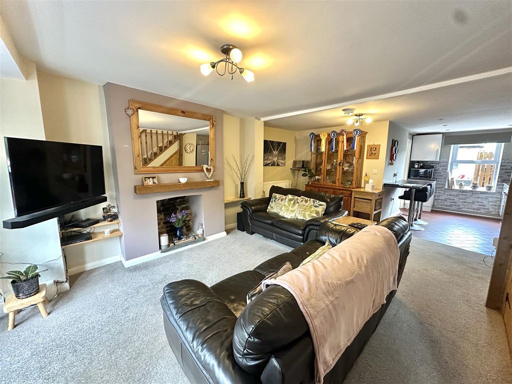 Property photo 3 of 14 Living Room