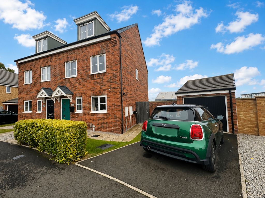 Property photo 1 of 15 Eeb3E38B-CD7C-4F79-9D54-769C6D43C6Df