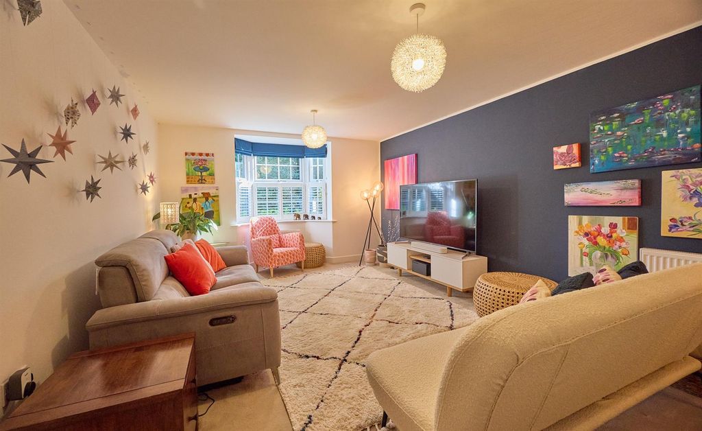 Property photo 2 of 20 Kensington Avenue Bb 1.Jpg