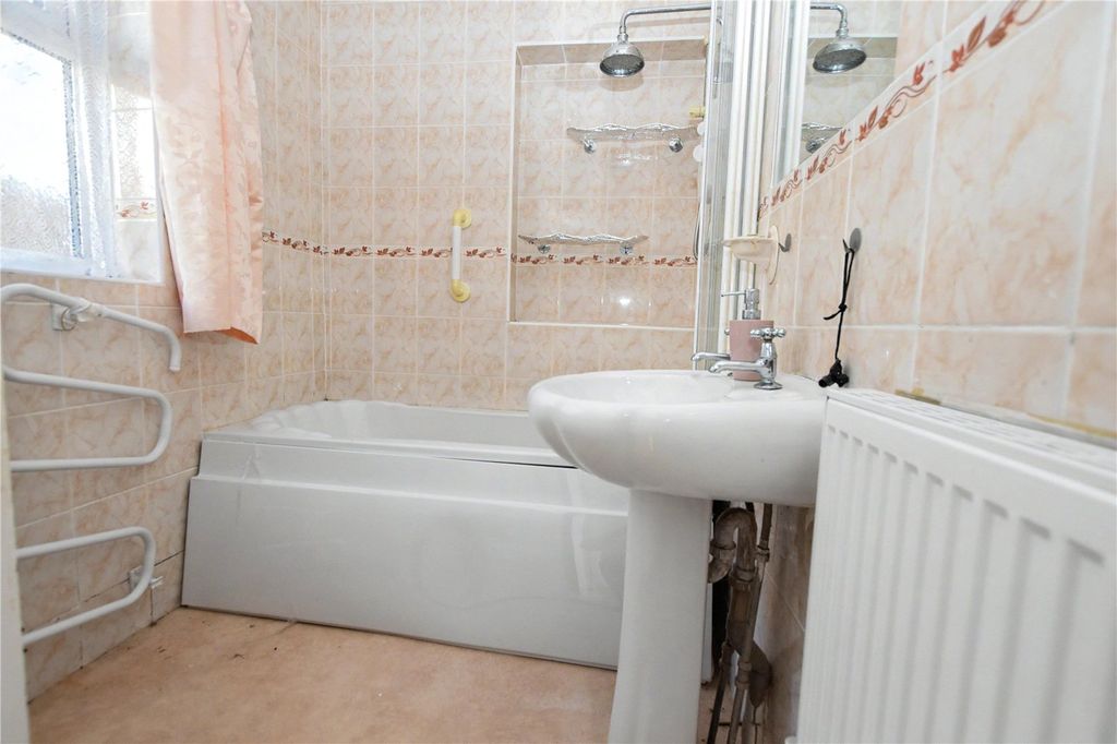 Property photo 3 of 13 Family Bathroom