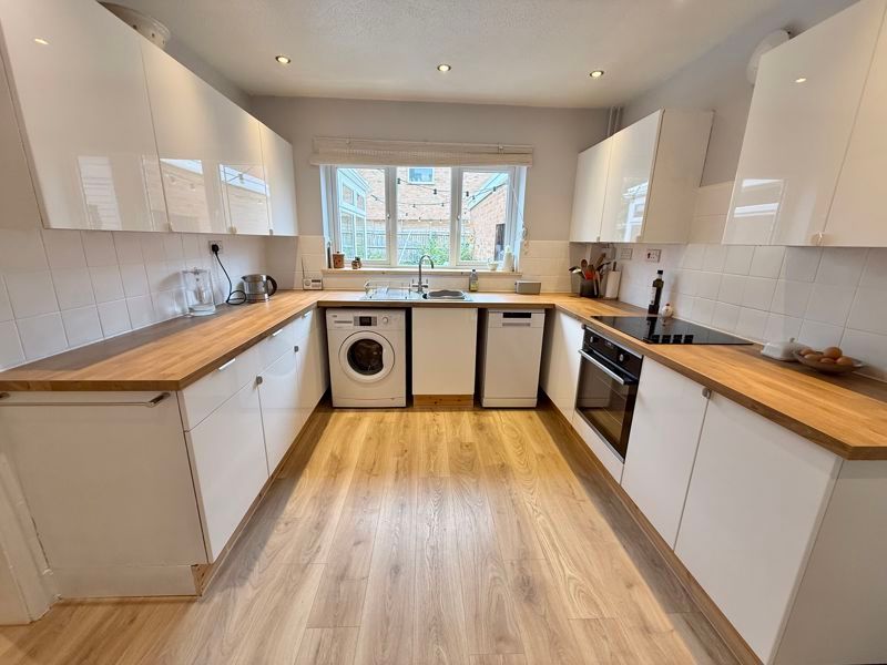 Property photo 3 of 16 Kitchen