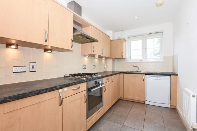 Property photo 3 of 11 Kitchen