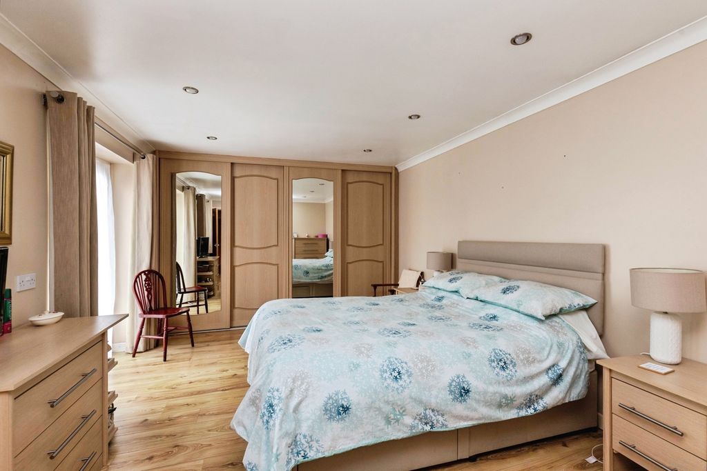 Property photo 3 of 17 Photo