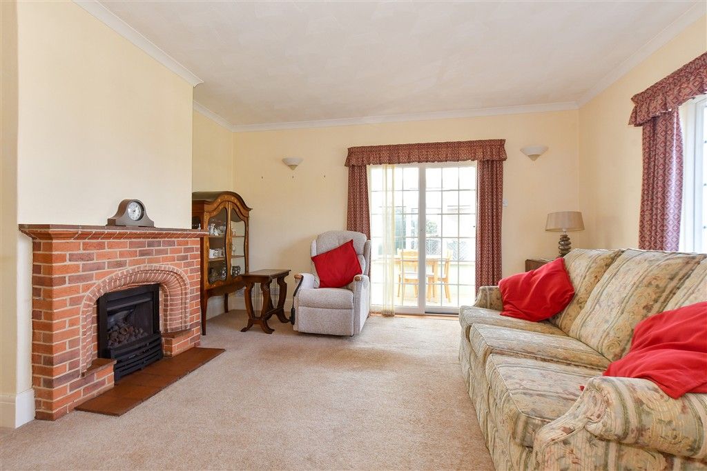 Property photo 3 of 15 Lounge