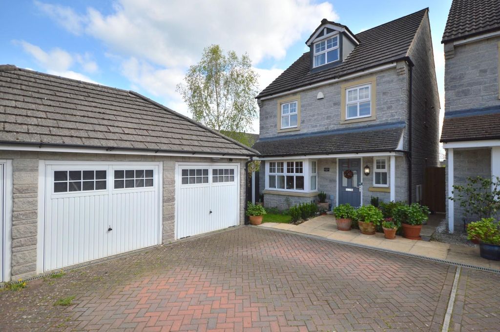 Property photo 1 of 24 Outside