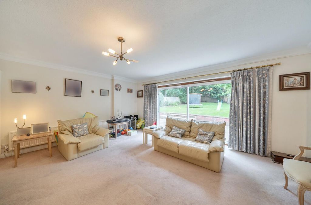 Property photo 2 of 18 Davidson Frost-Wellings, Dfw, Westbury Road, Londo