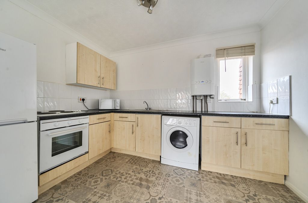 Property photo 3 of 13 1445984-8-69De69E...