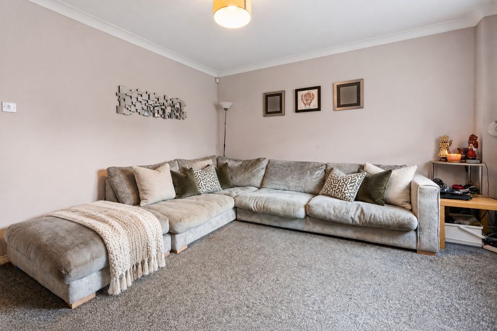 Property photo 2 of 19 5564172