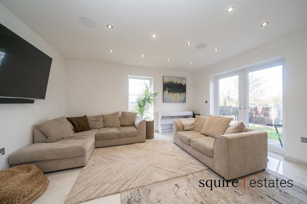 Property photo 2 of 25