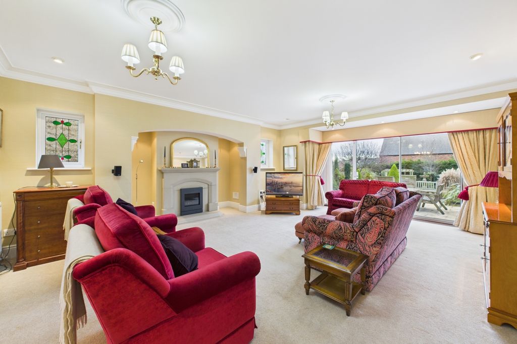 Property photo 3 of 40 Lounge