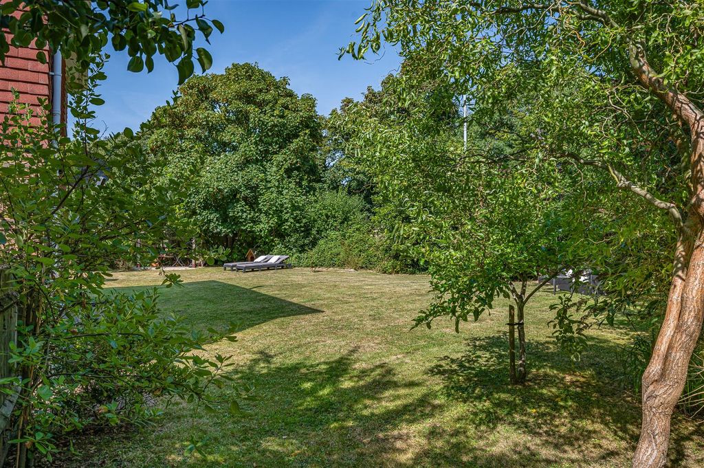 Property photo 3 of 21 Garden
