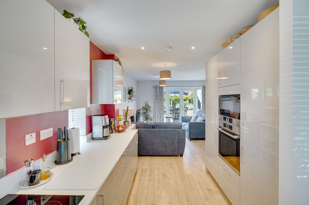 Property photo 3 of 27