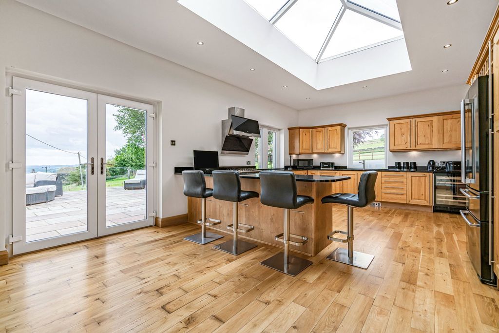 Property photo 2 of 30