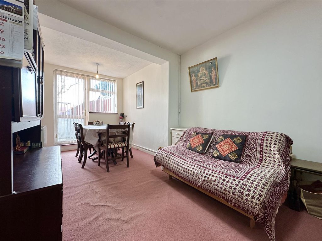 Property photo 3 of 20 Dining Room