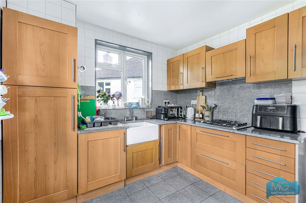 Property photo 3 of 12 Picture No. 10