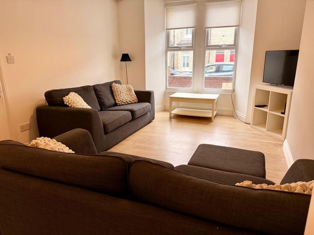 Property photo 1 of 15 Lounge.Jpg