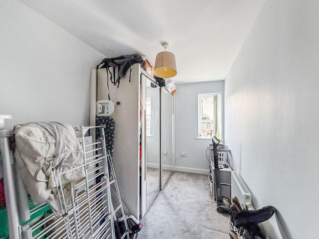 2 bed flat for salePriestgate Lodge, Beverley HU17 photo 5