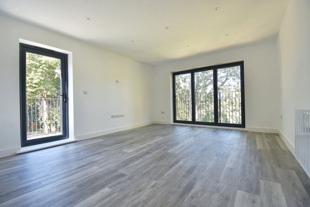 Property photo 3 of 8 Picture No. 04