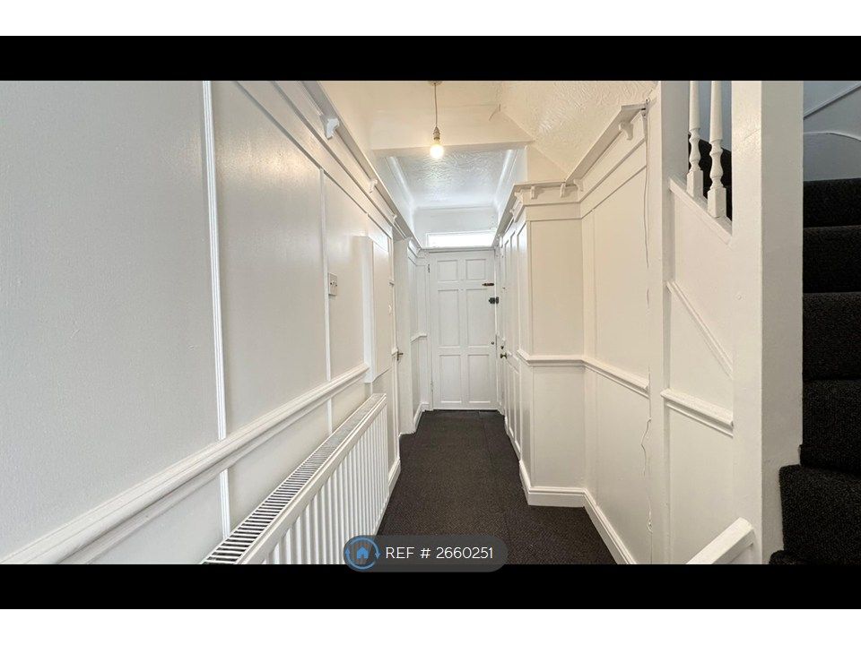 Property photo 3 of 19 Entrance