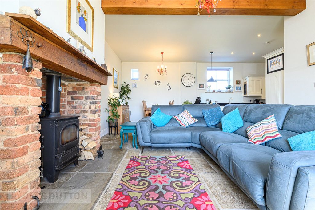 Property photo 3 of 32 Sitting Room