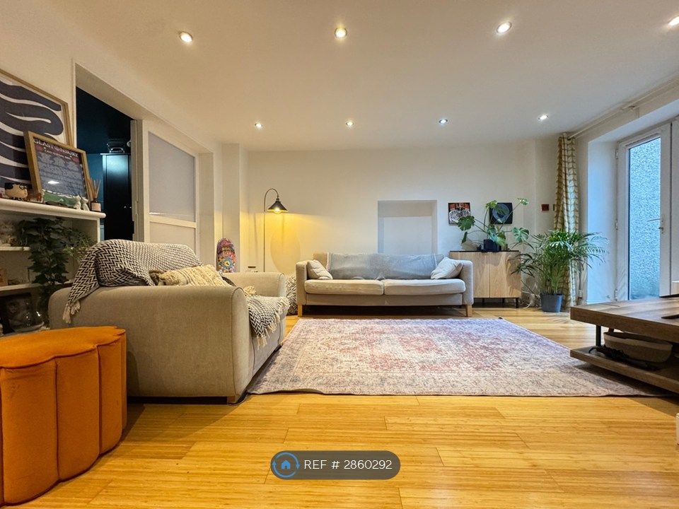 Property photo 2 of 9 Living Area