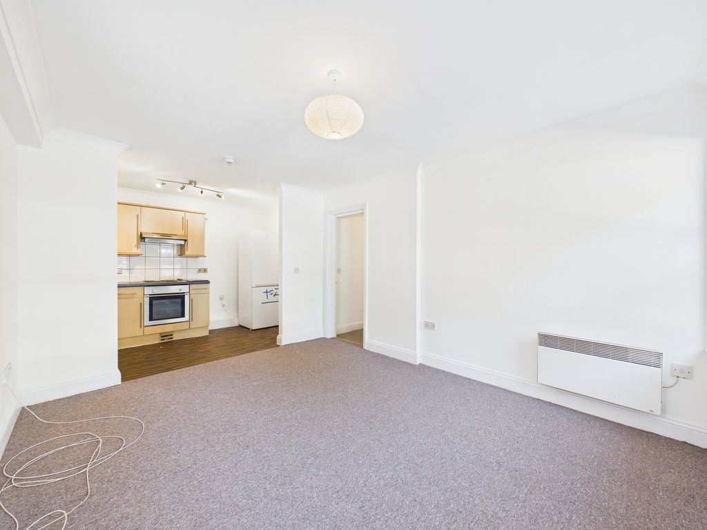 Property photo 3 of 6 Cam03519G0-Pr0518-Still004