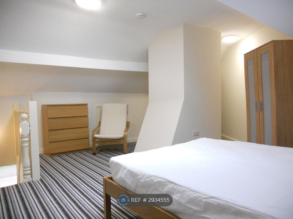 Property photo 1 of 17 Attic Bedroom