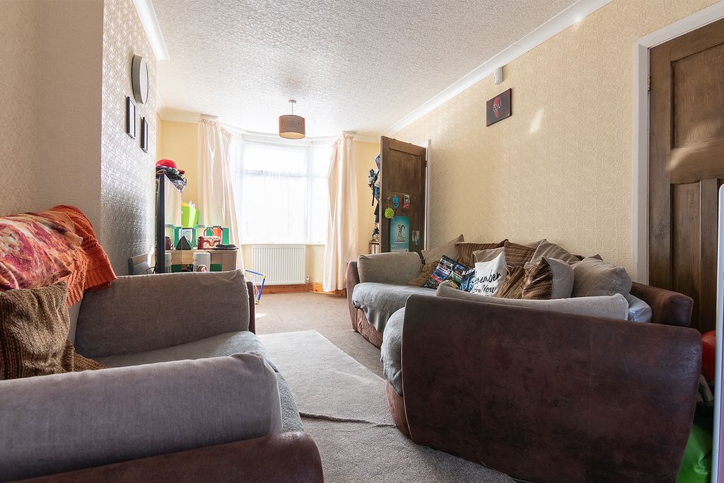 Property photo 2 of 17 Lounge