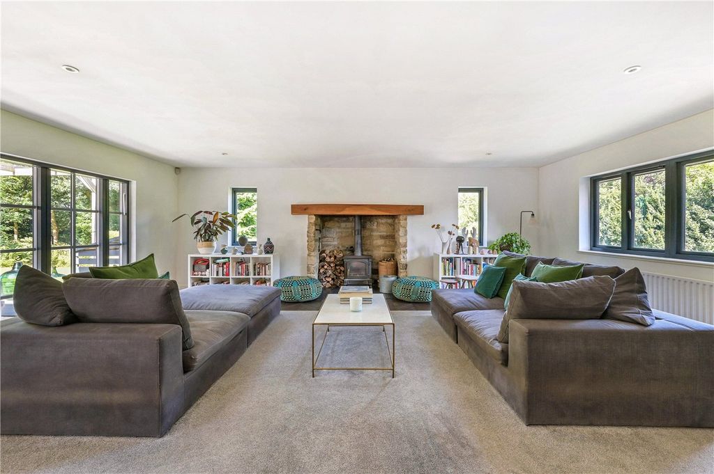 Property photo 3 of 19 Living Room