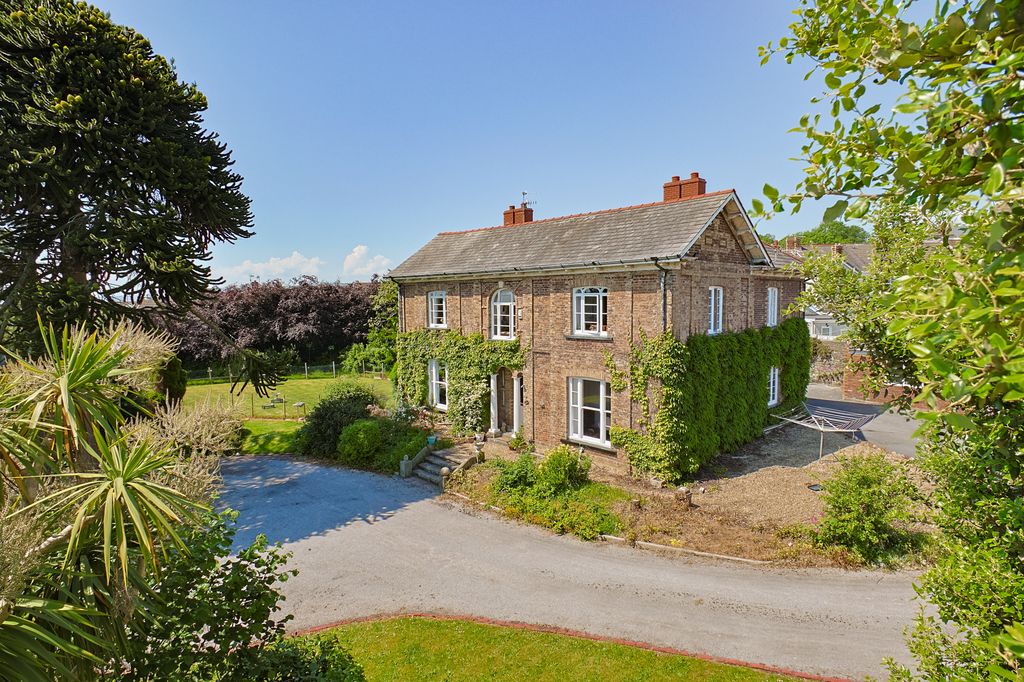 Property photo 1 of 40 Highfield House - Web (18 Of 57)