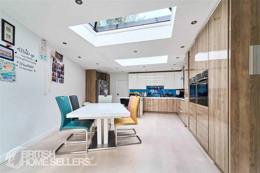 Property photo 3 of 32 Picture No. 11