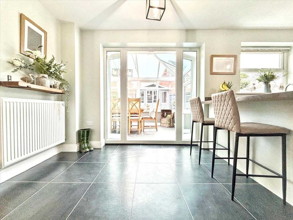 Property photo 2 of 33 Kitchen