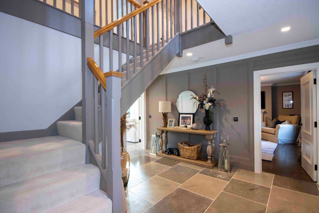 Property photo 2 of 24